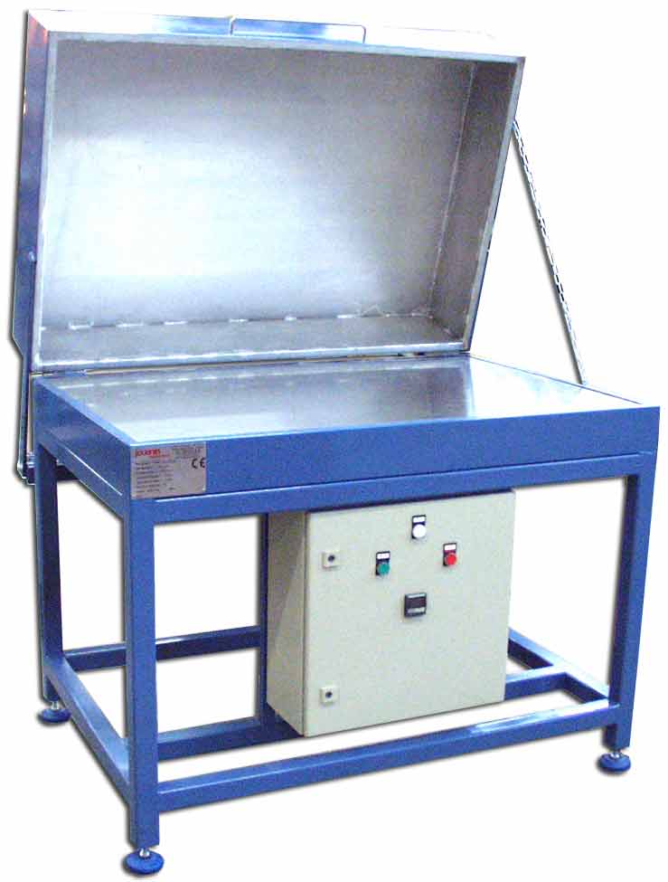 Heating tables on legs, with cover